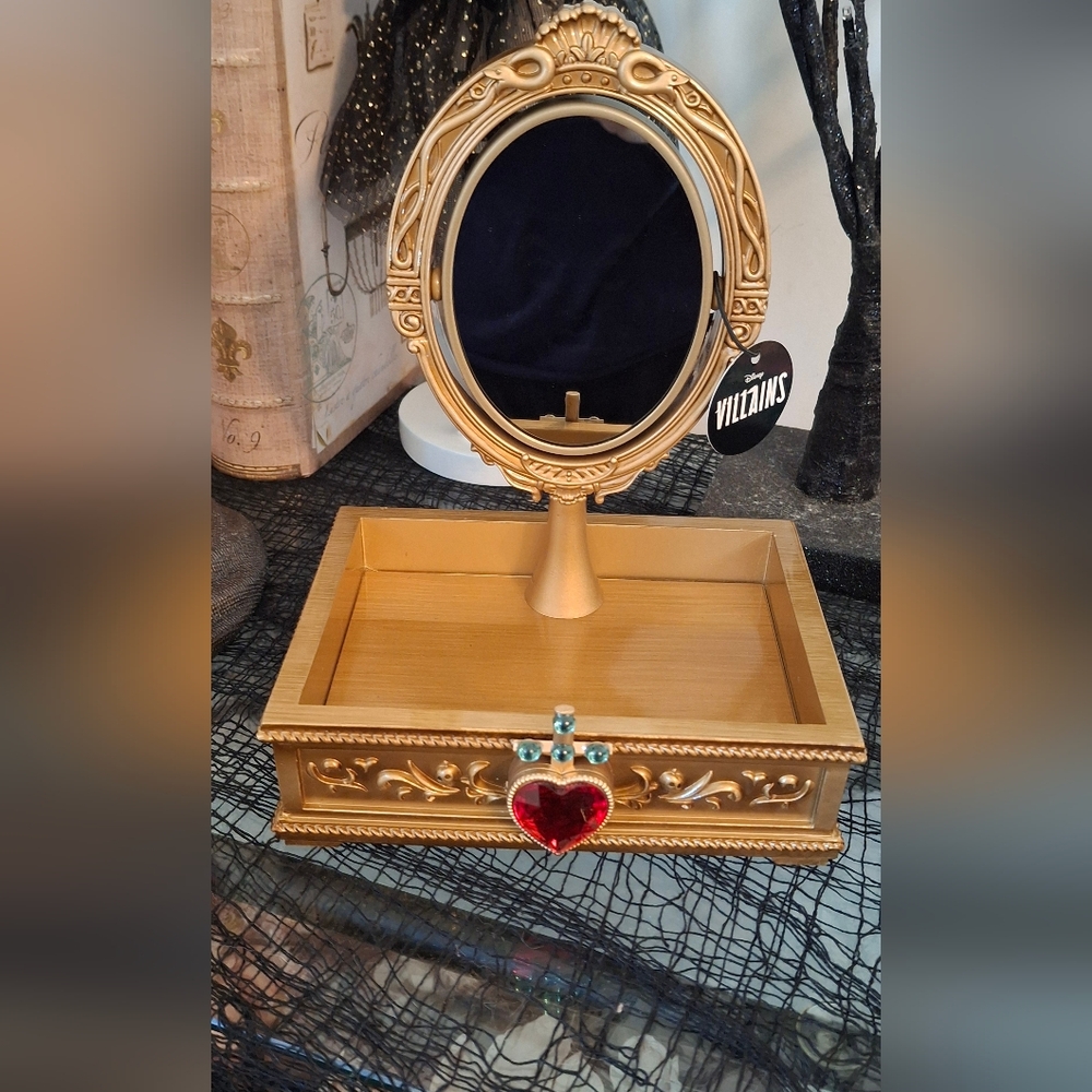 Bath and Body Works Disney Villains Evil Queen Light Up Body Care Tray